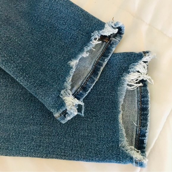 American Eagle Mom Jean Distressed High Rise Ripped Women’s Size 2 Long tall - Picture 3 of 8